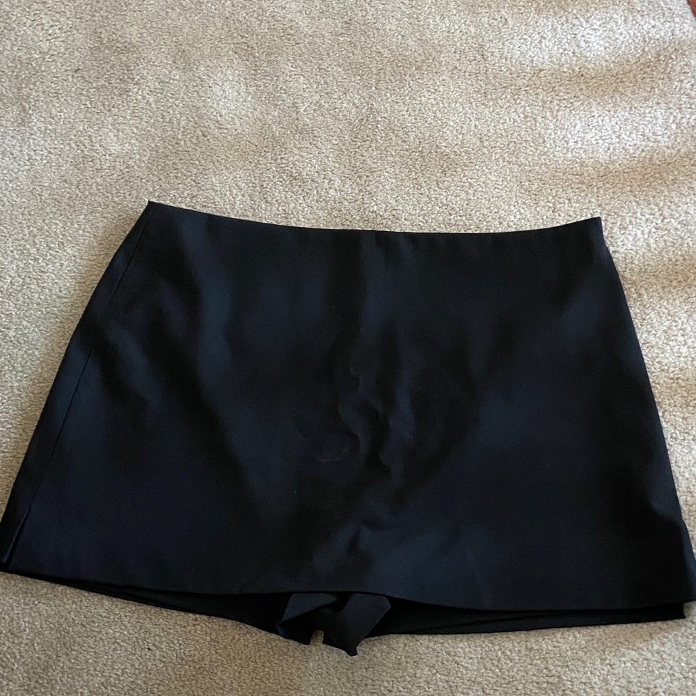 Aritzia Babaton Roundup Skort in Size 10